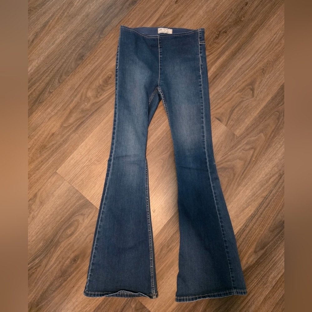 FREE PEOPLE Women’s Blue Flare Jeans SLIP ON 💙 PERFECT SHAPE